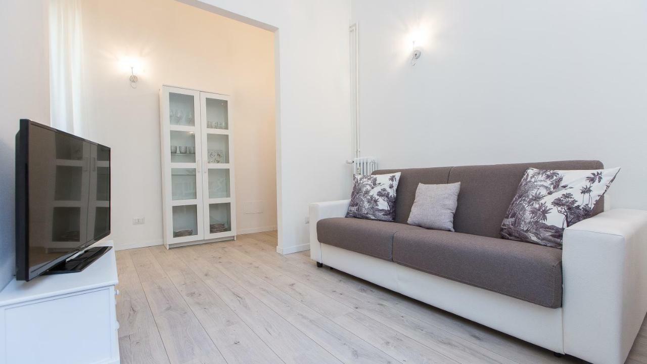 Apartment In Turati *